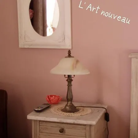 Le Bonimenteur Bed & Breakfast *