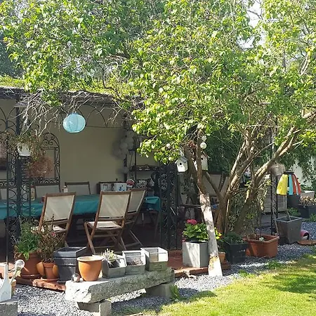 Le Bonimenteur Bed & Breakfast *