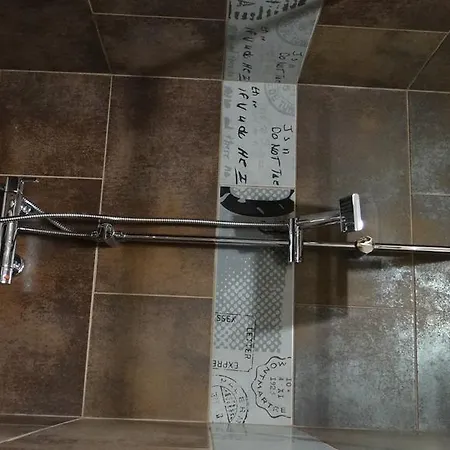 Le Bonimenteur Bed & Breakfast Charleroi